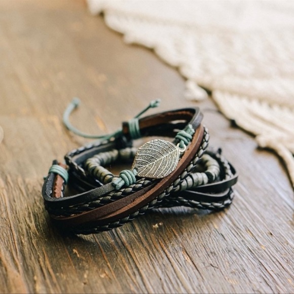 (37)New Bohemian Genuine Leather Wrap
Leaf Bracelets - Picture 5 of 6